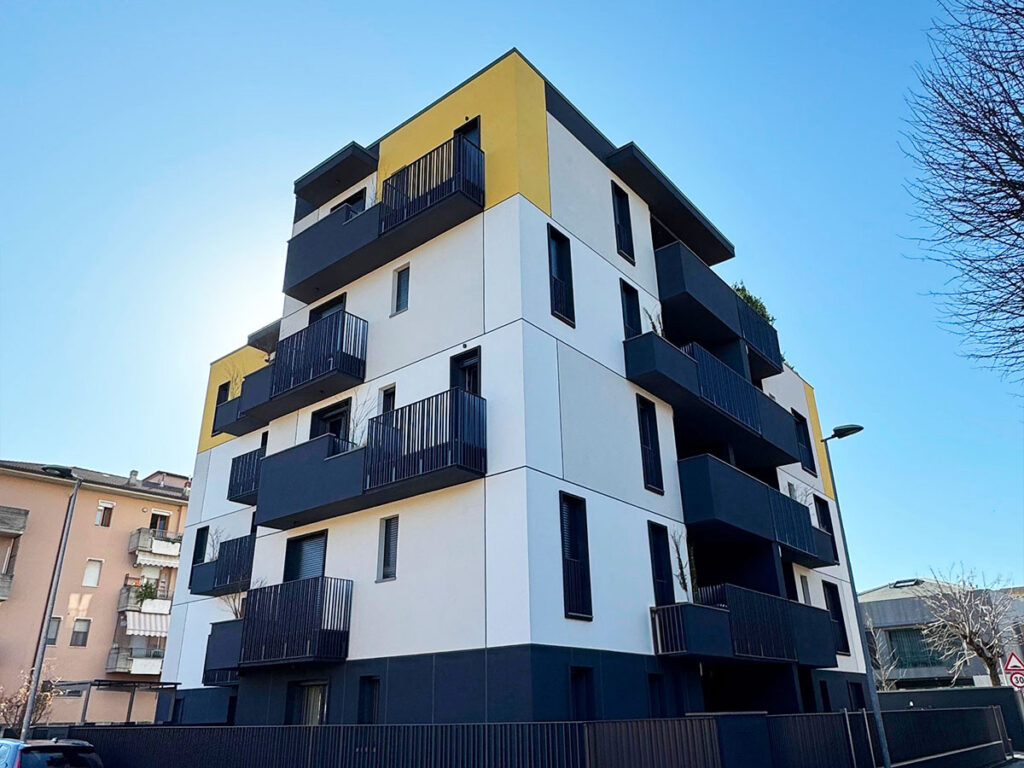 Rimini, Cliente San Martino Costruzioni, progettista studio GeomRosa, monoblocchi per avvolgibili in alluminio linea Ideal, modello Rimini e guarnizione WaterStop.