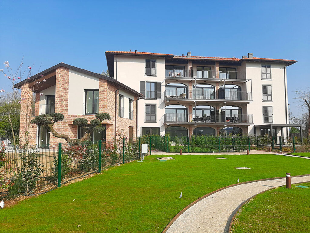 Palazzina a Bergamo in Lombardia, montante Monoblocchi per avvolgibile linea Thermik, mod. Rimini.